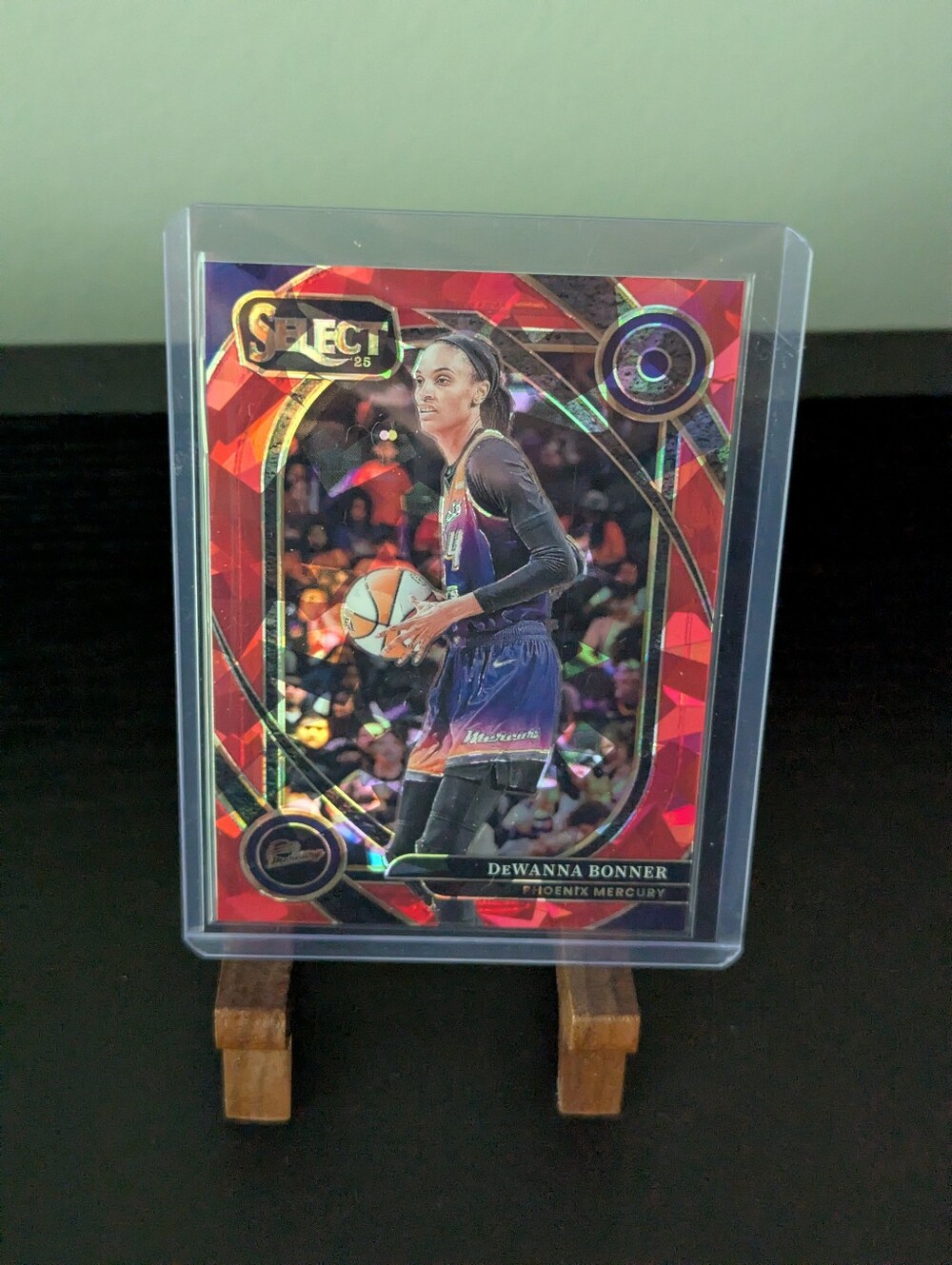 2025 Panini Select WNBA Dewanna Bonner #222 Courtside Red Cracked Ice 196/299